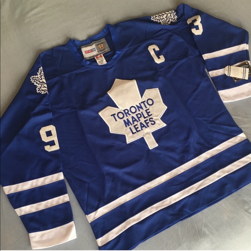 CCM Maple Leaf Jersey Doug Gilmore w/ Figh…